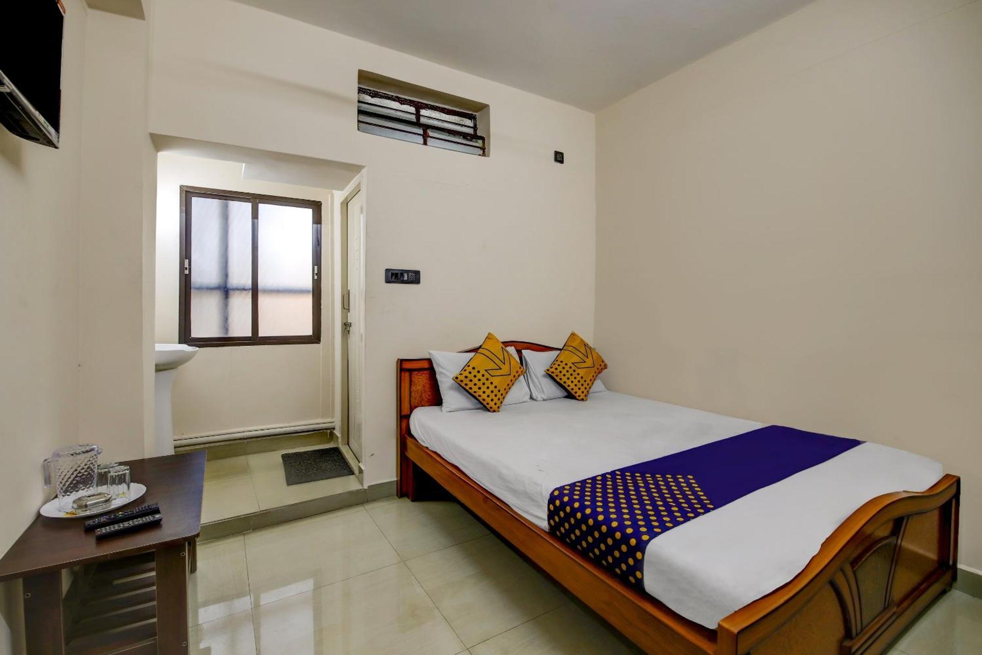 Spot On 73621 Srinivasa Boarding And Lodging Jālahalli Exterior foto